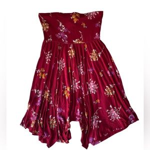 EXPRESS STRAPLESS HANDKERCHIEF DRESS RED FLORAL. SIZE. L.